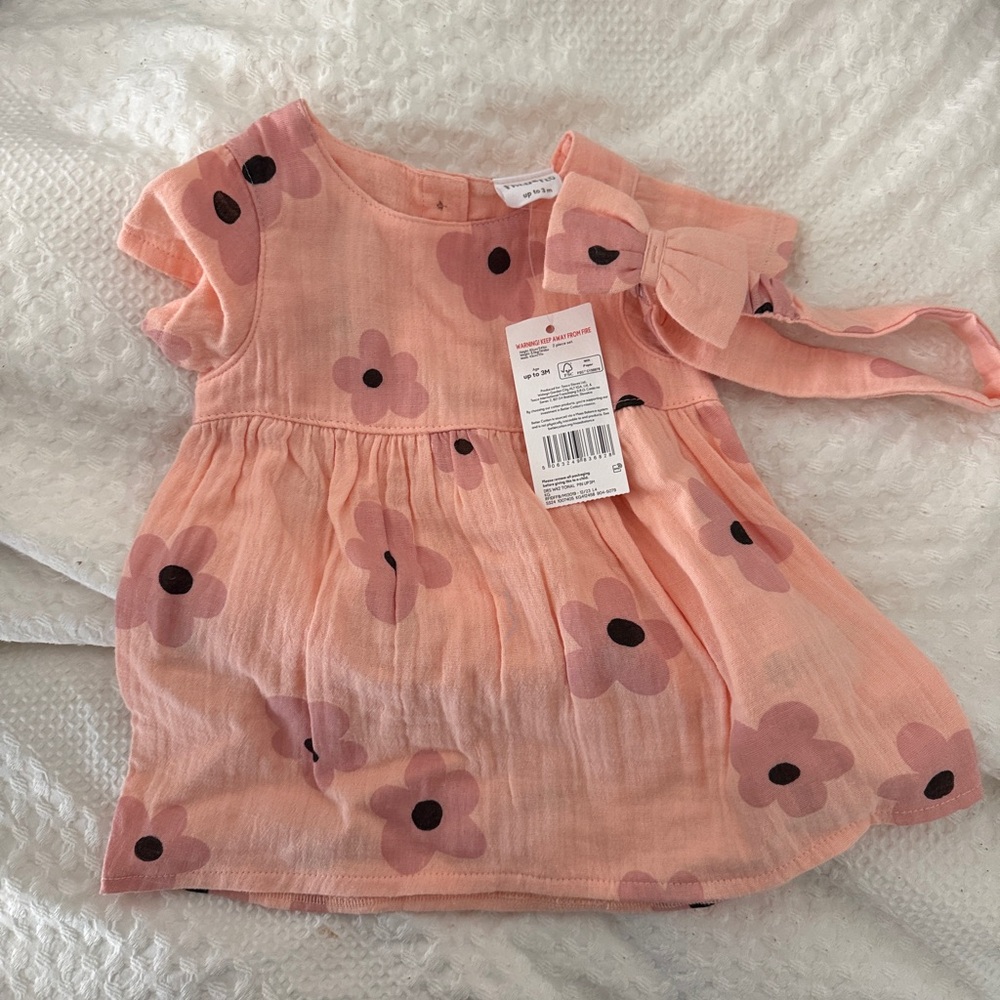 Fred & Flo (from England) Pink Floral baby girl Dress 0-3 months